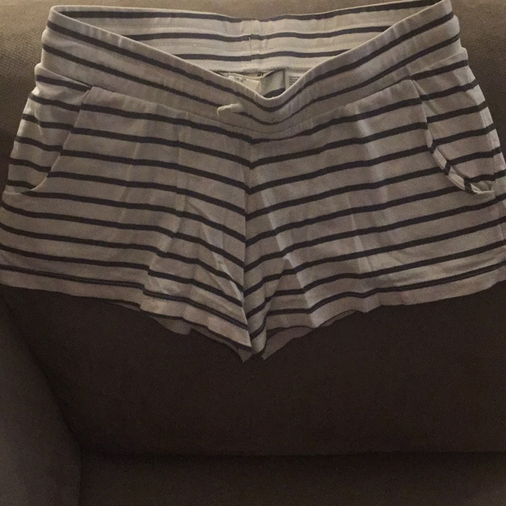H&M-Girls shorts (12/13 yrs)